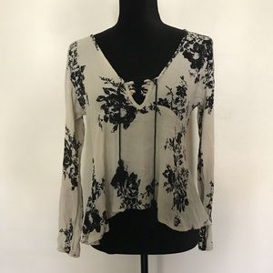 Lovestitch blouse black and off white floral